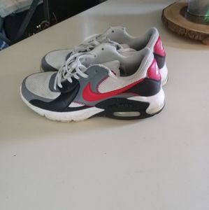 Mens Nike sneakers size 10 in a half